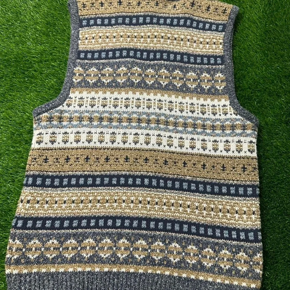knitted sweater vest